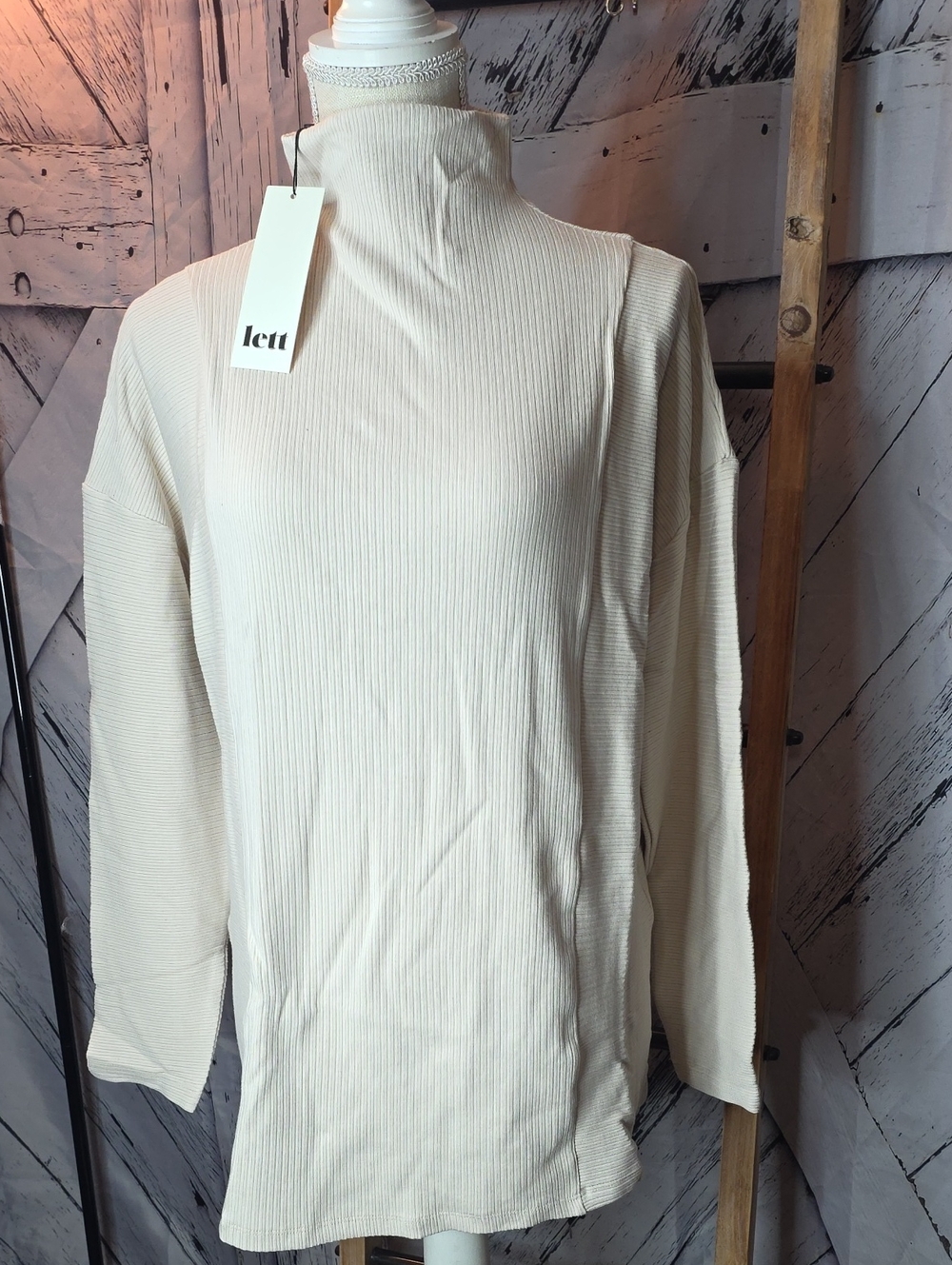 LETT Womans Palma Ribbed Mock Neck Top